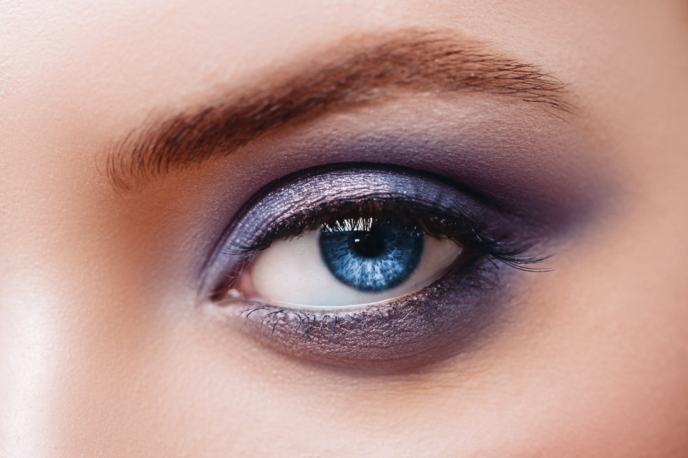 Como fazer uma maquiagem leve e elegante 7 Maquiagem para aparecer os olhos
