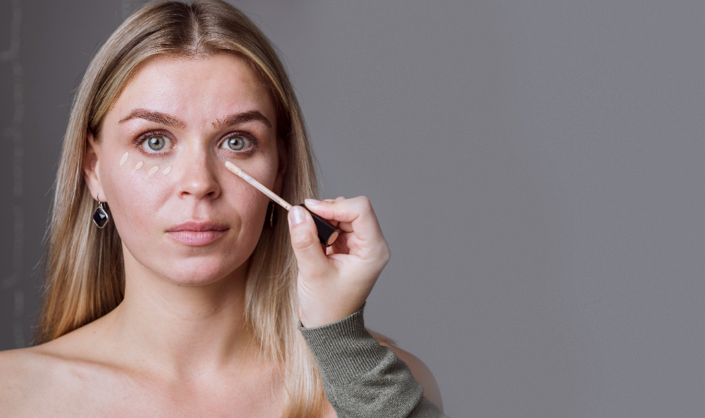 Como fazer uma maquiagem leve e elegante 8 maquiagem para marcas no rosto